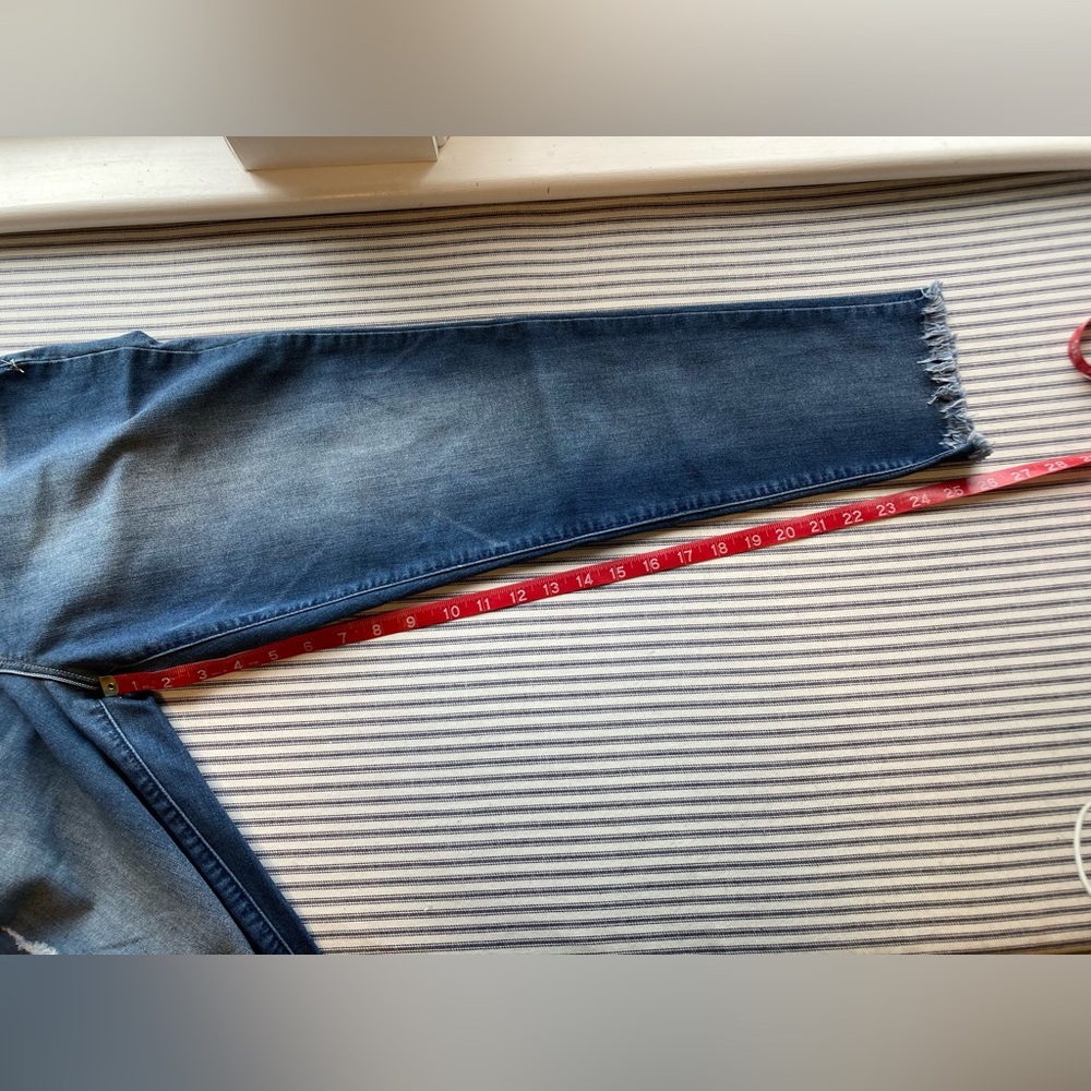 NWT Women’s Democracy Ankle Length Jeans with Booty Lift, Size 14 - Picture 10 of 14